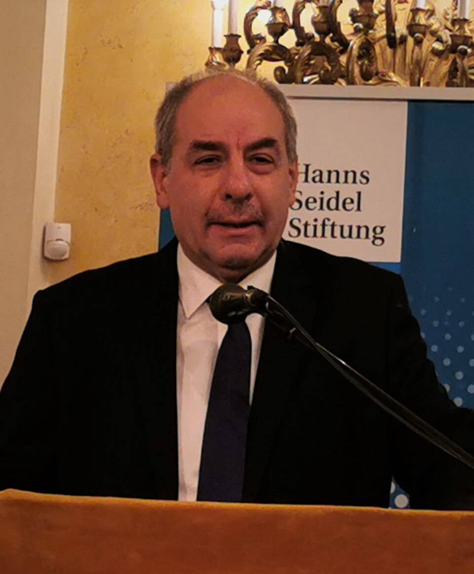 Ungari president keeldub lahkumisest Magyari survel