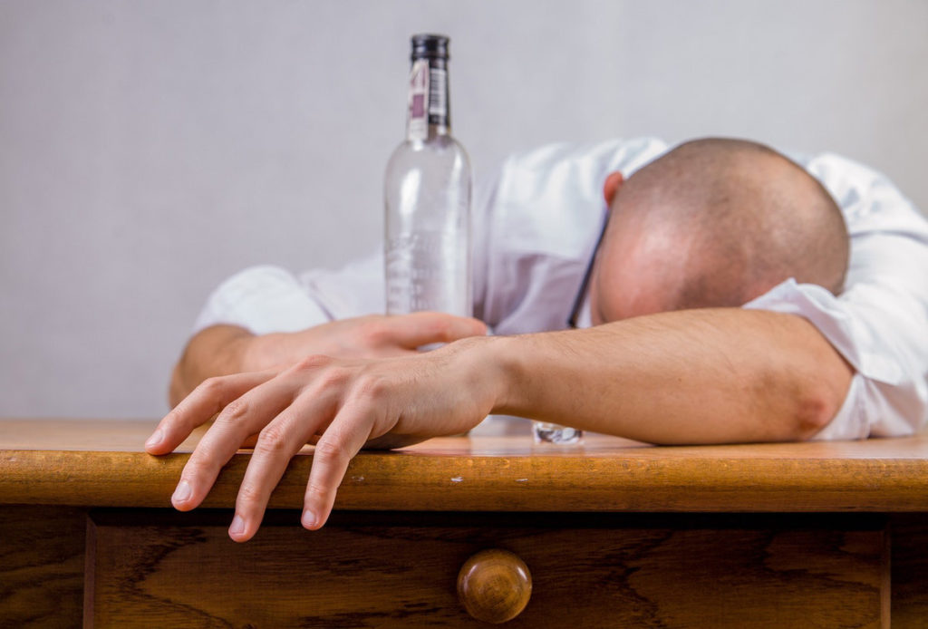 Eestis alustab Tervisekassa kampaaniat alkoholi ja vähiriski vahelise seose teadvustamiseks