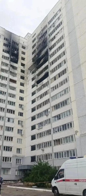 Дрон ударил по жилому дому в Орле: один погибший, девять пострадавших