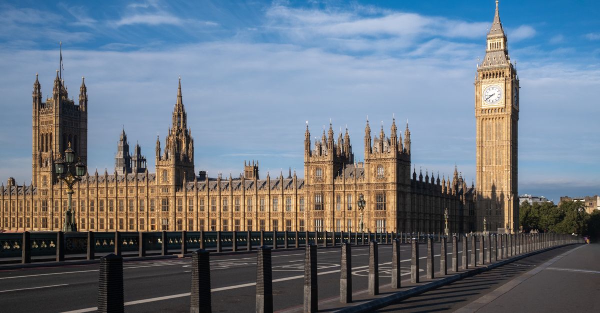 Briti ajalehed: peaministri skandaal käes