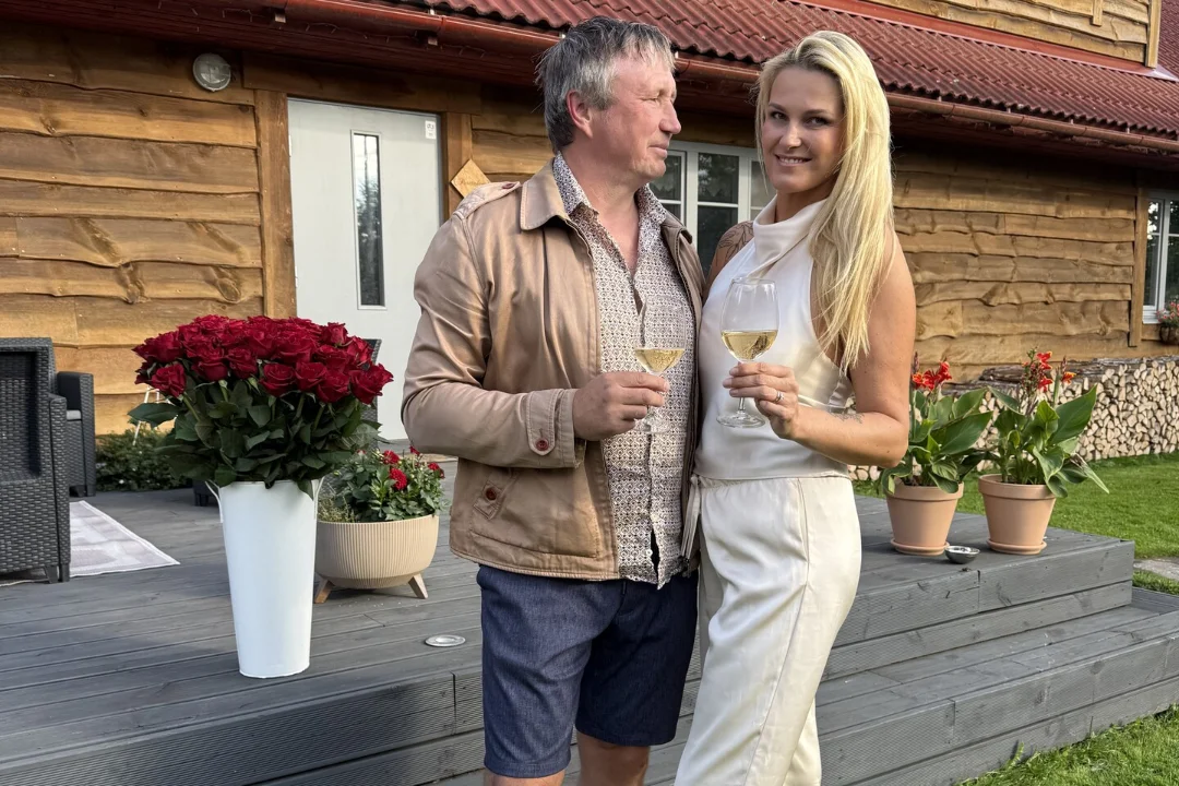 Hindreku talu pererahvas Tuuli ja Margo Klementa tähistasid 10. pulma-aastapäeva