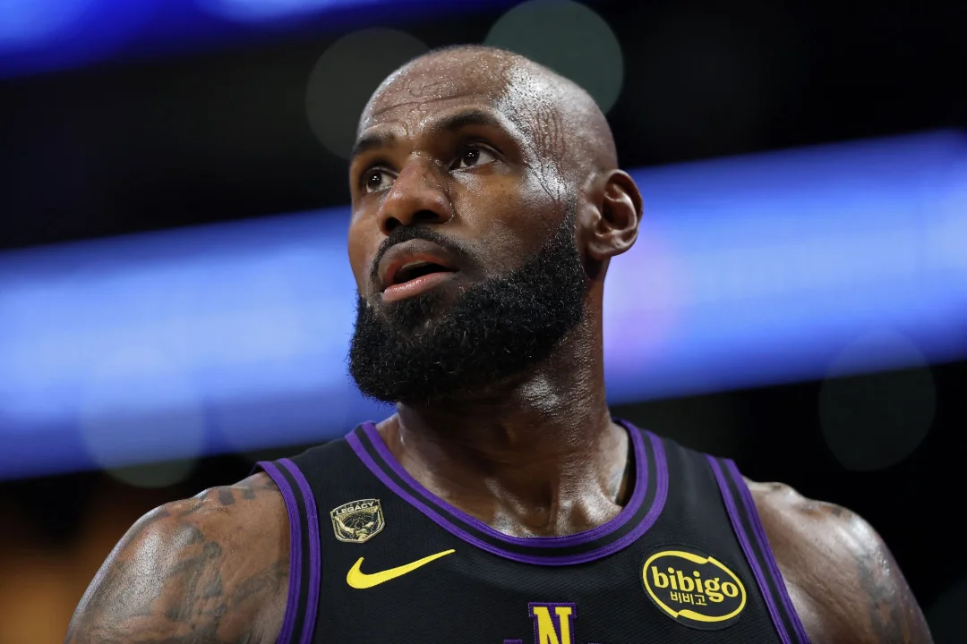 Korvpallitäht LeBron James liitub Philadelphia 76ersigaga