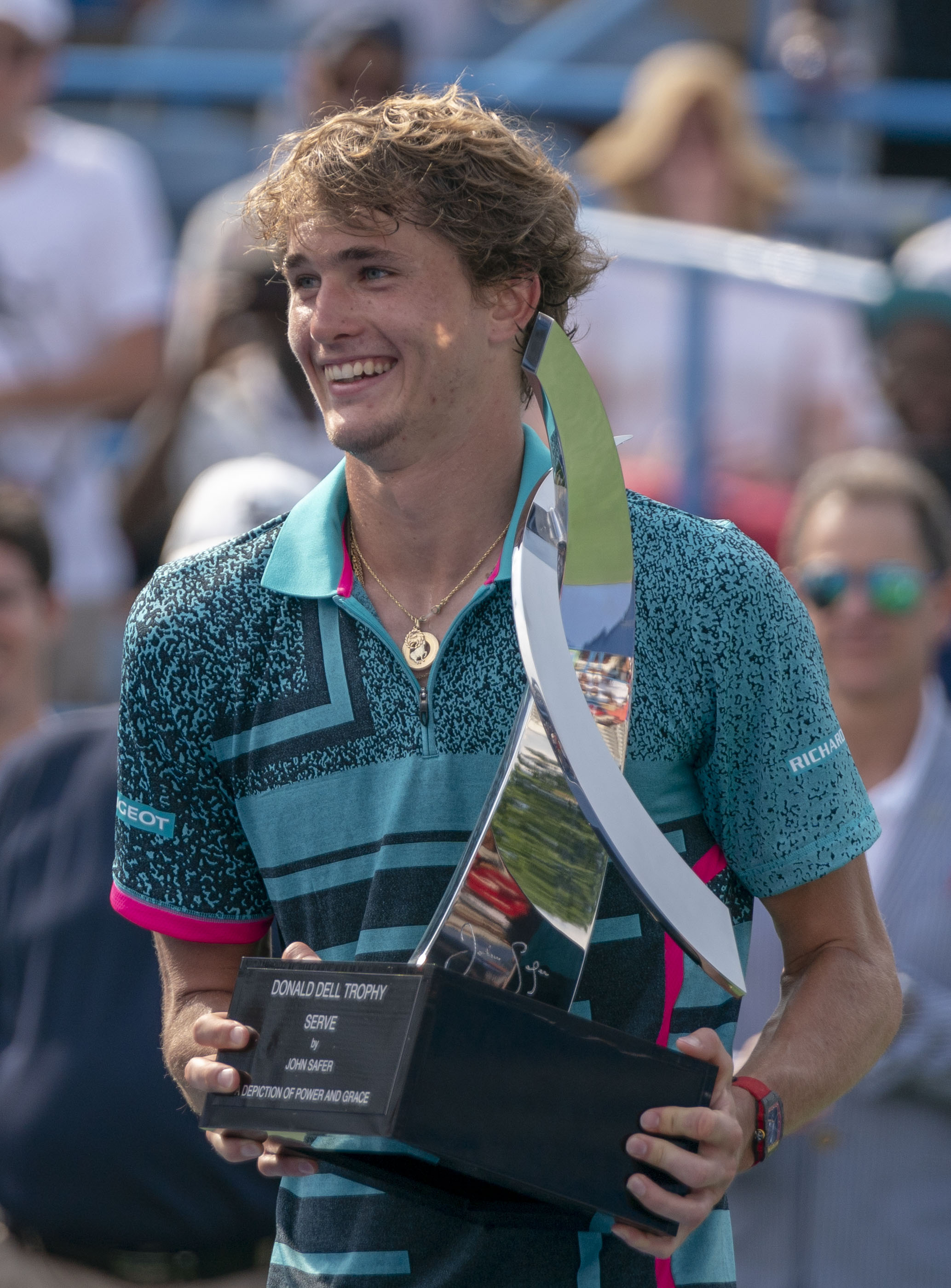 Alexander Zverev alustas USA lahtisi New Yorgis ligi viietunnise maratonvõiduga