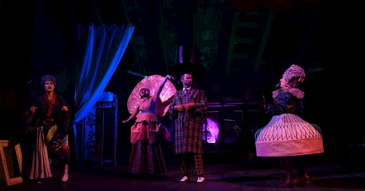 VAT Teater esitab uut lavastust "Lühis" Noa Lazari lool