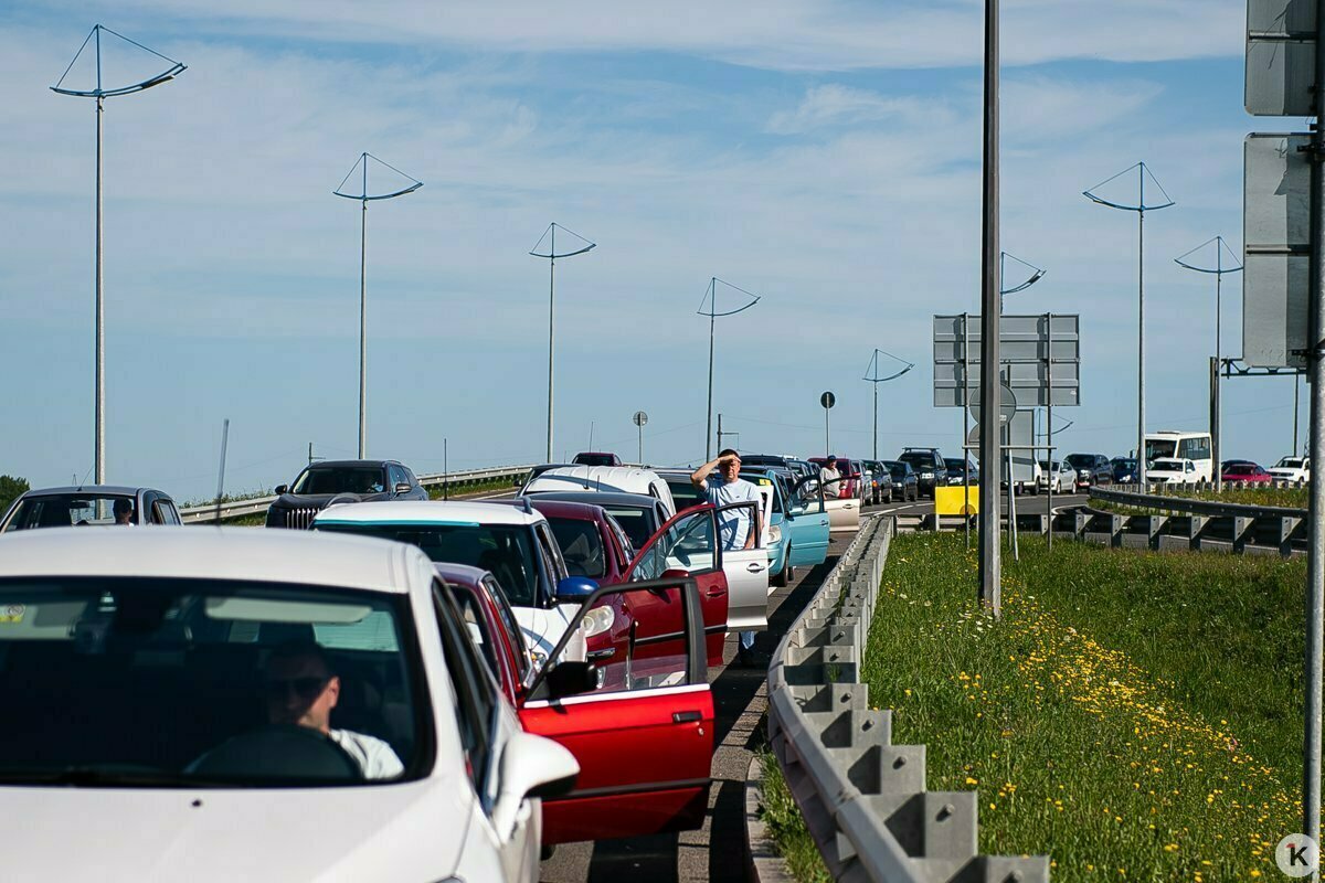 Venemaal tühistatakse bensiinijärjekordades parkimistrahvid