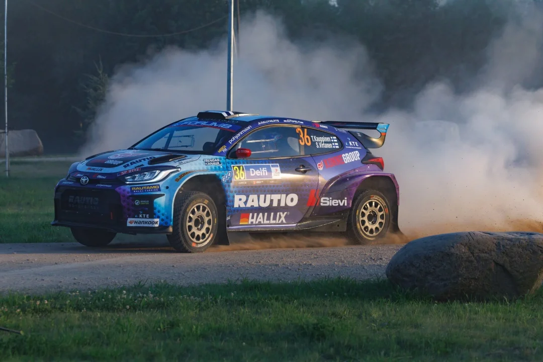 Soome ralli eel: Tuukka Kauppineni kaardilugeja pääses pärast testikatse hüpet haiglast starti