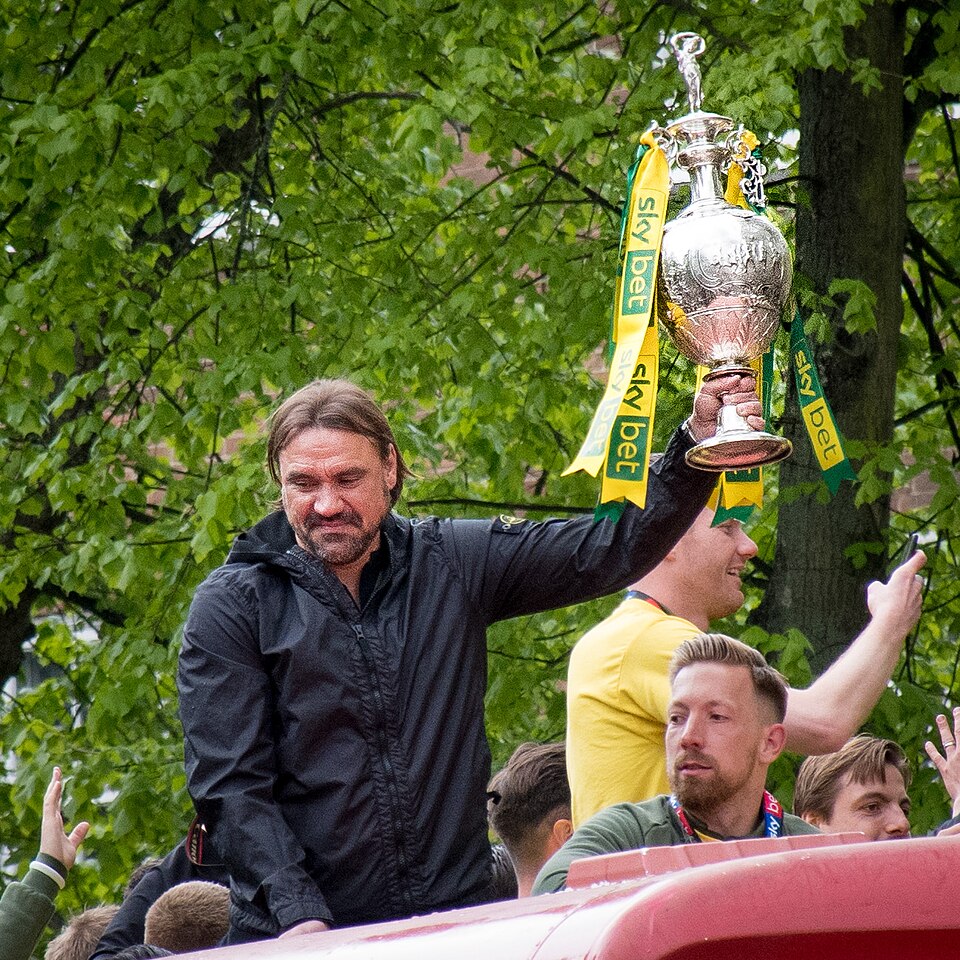 Leeds coach Farke sets ambition bar for club's summer plans