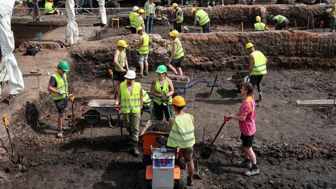 В Центральном парке Тарту обнаружены исторические находки: золотое кольцо, печать и монеты