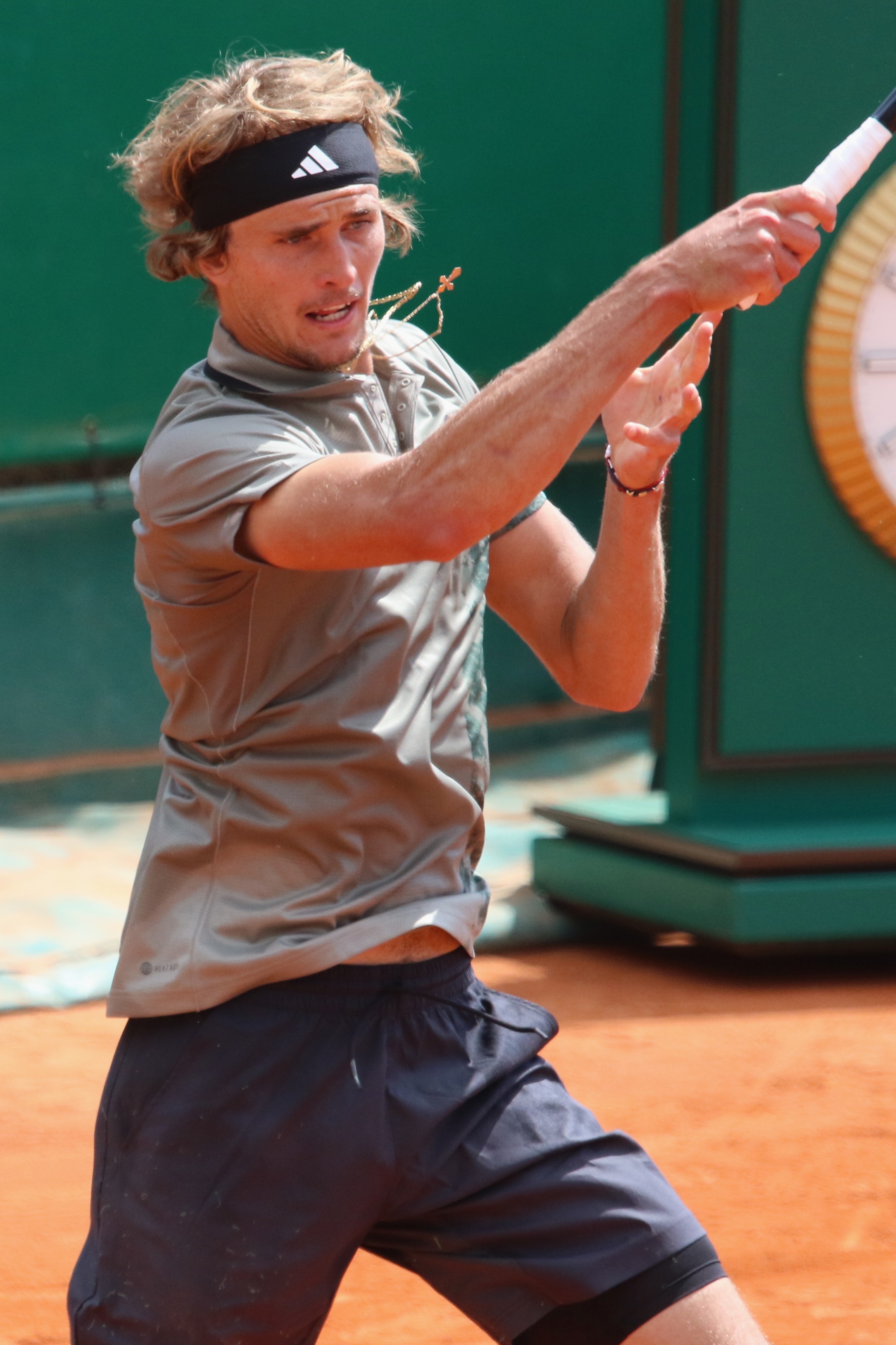 Alexander Zverev võitles New Yorgis taas viie setiga edasi