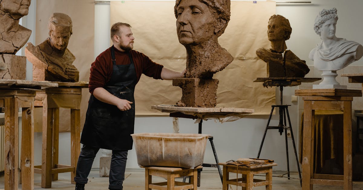 Tallinnas avatakse duonäitus kahe rahvusvahelise skulptori loomingust