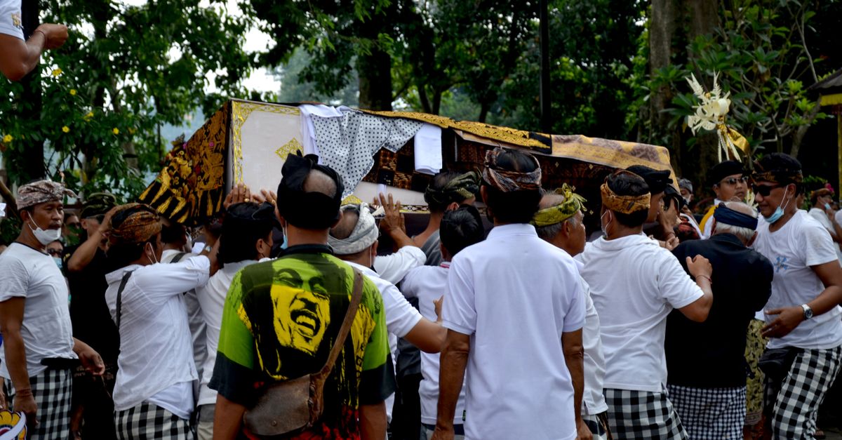 Legendary Indian Singer Laid to Rest With State Honours