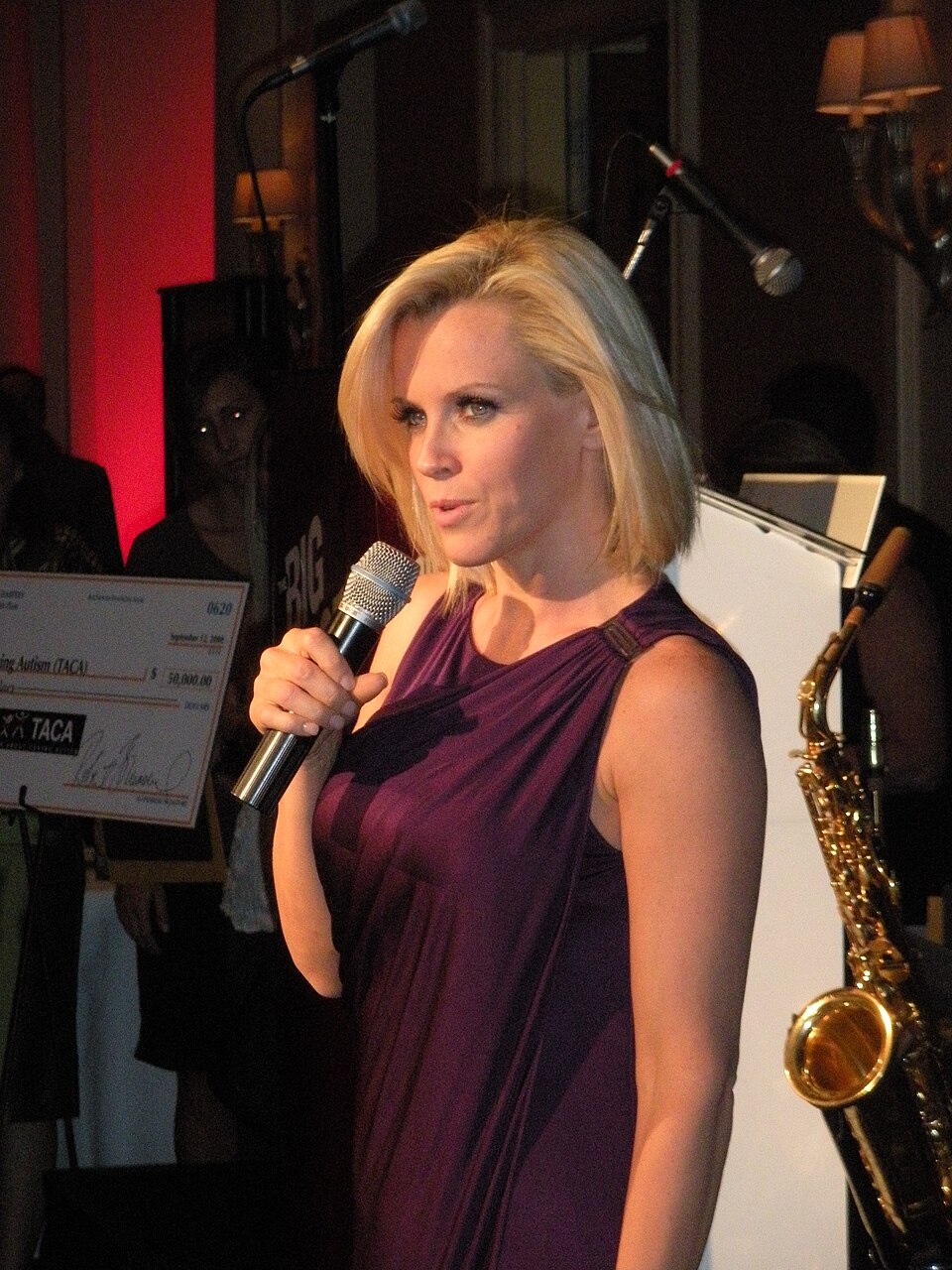 Jenny McCarthy paljastas šokeeriva tervisekriisi: hambainfektion viis eluohtliku seisundini