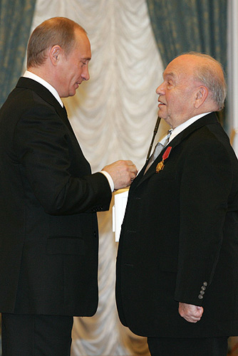 Российская суперяхта прошла через Ормузский пролив