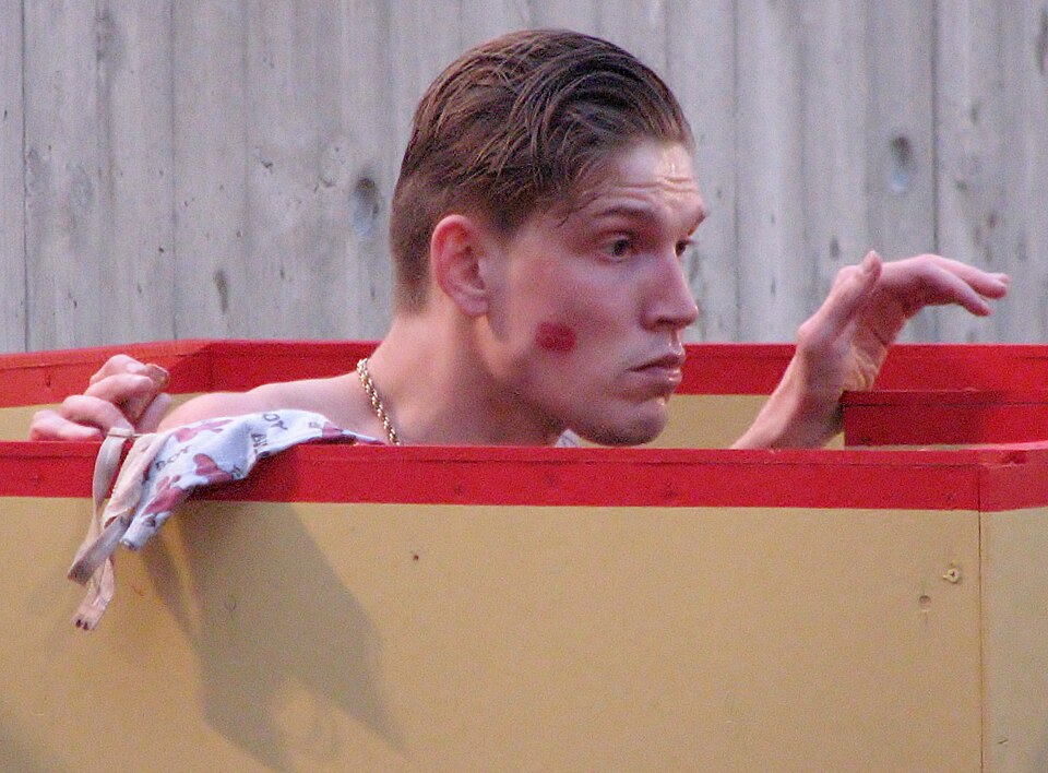Näitleja Henrik Kalmet teenis 2008. aastal Tallinna Hiiu staadionil mängukeelu