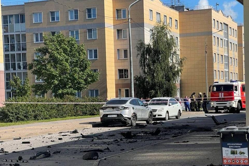 Peterburi Slavjanka linnaosas hukkus auto plahvatuses sõjaväelane