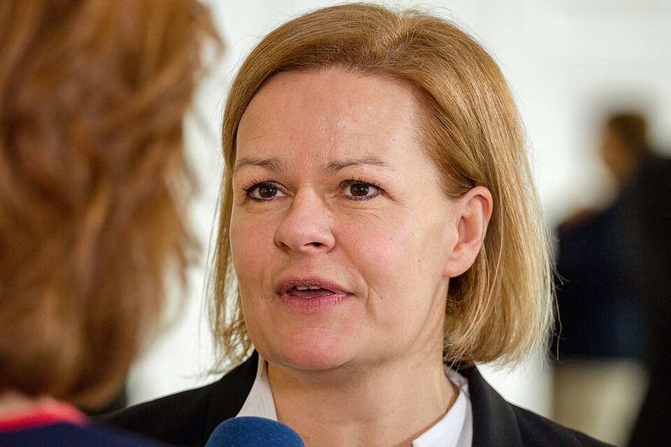 Saksamaa siseministeerium: lennujaamast leitud lõhkedroon tähistab uut ohutaset