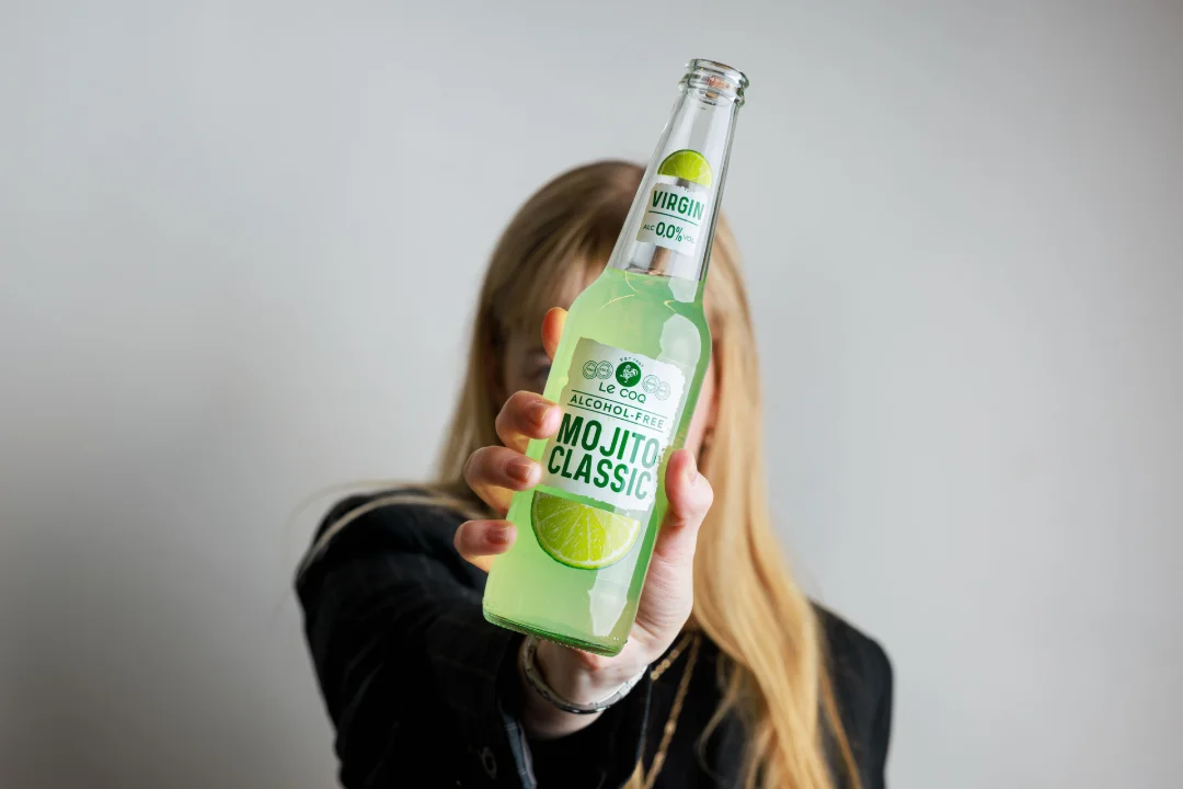 Alkoholireklaami piirangud Eestis põrkuvad "nulljookide" reklaamimise praktikaga