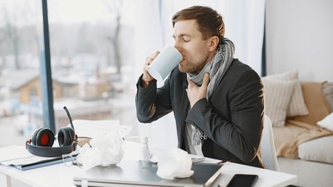 Kas haigel töötaja võib kaugtöö teha haiguslehel viibides?