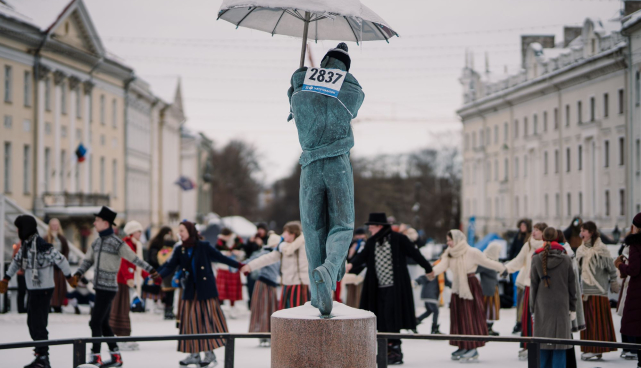 Tartu saab maamärgi: valgusinstallatsioon tähistab esimese maratoni stardipaika