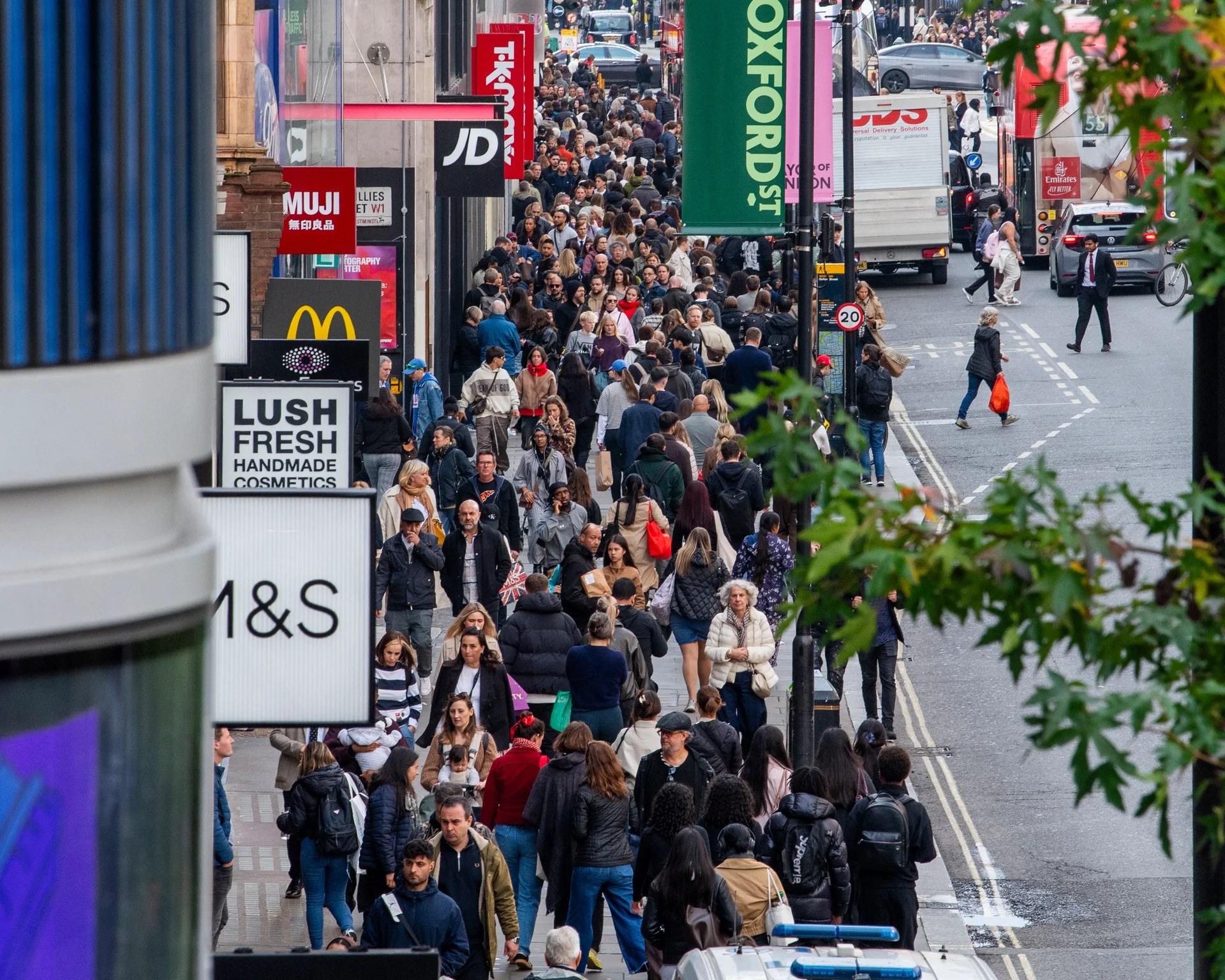 Londoni Oxford Street muutub jalakäijate alaks: Euroopa tuntuim ostutänav sulgeb uksed autodele