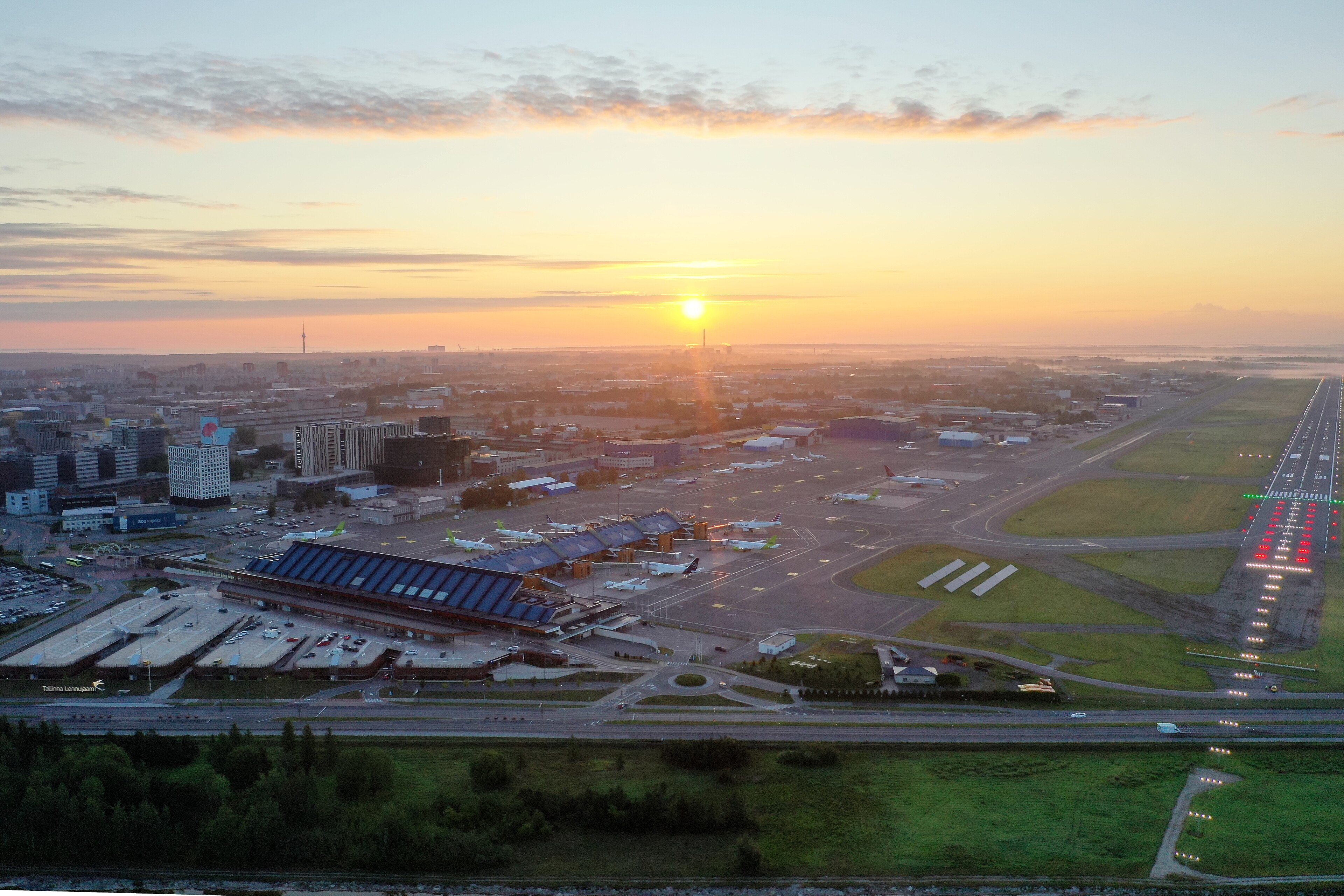 Emor survey: Tallinn Airport is Estonia's most prestigious employer again