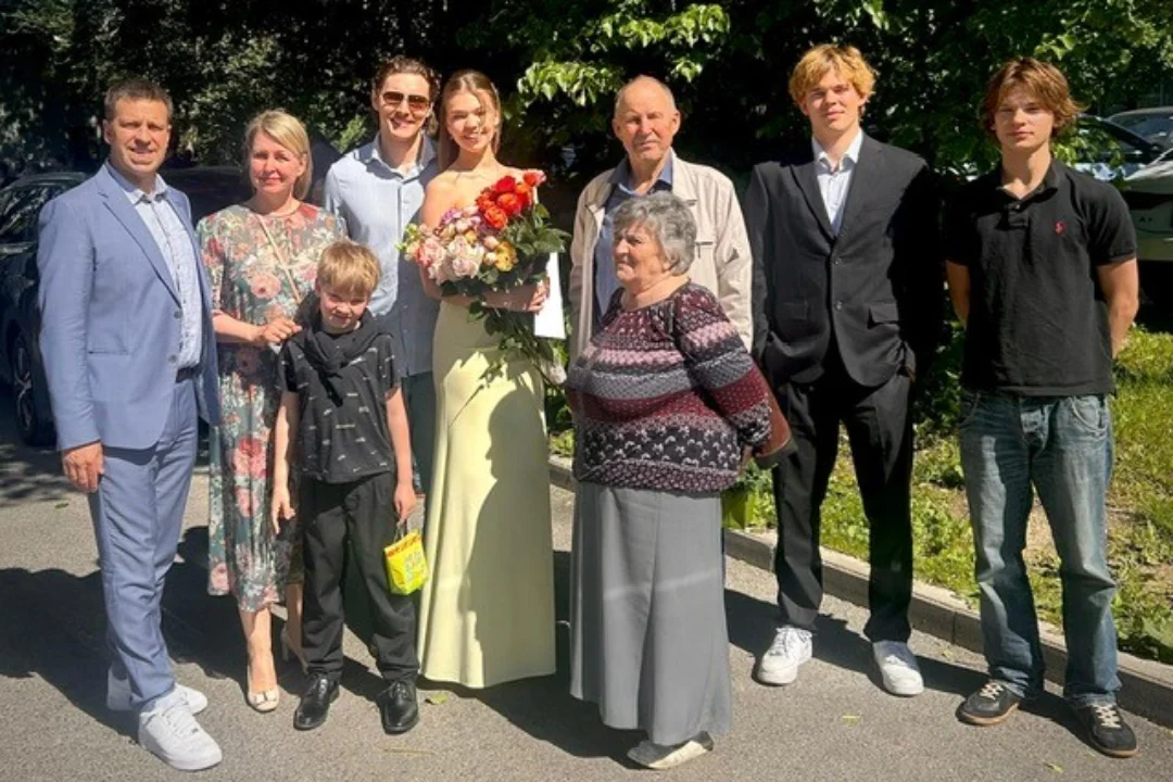 Three of Jüri Ratas's children graduate simultaneously: secondary school, primary school, and kindergarten