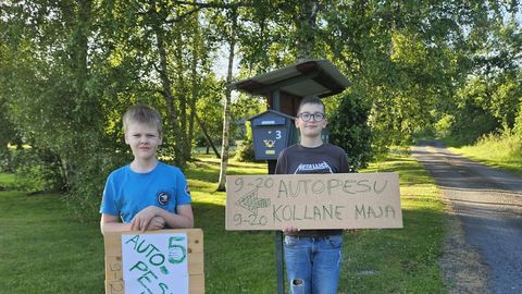 Two 11-year-old boys opened their own car wash business by a village road near Haapsalu