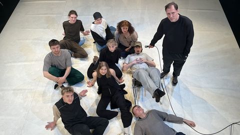 Viljandis esietendub TÜ VKA näitlejate «Kirsiaed» Stepanovi lavastuses