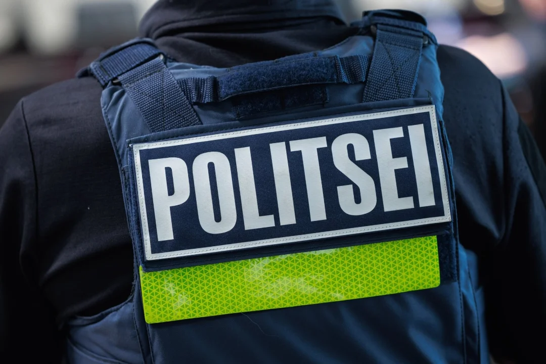 Tartu kesklinnas 63-aastast meest rünnanud noorukid saadeti vahi alla