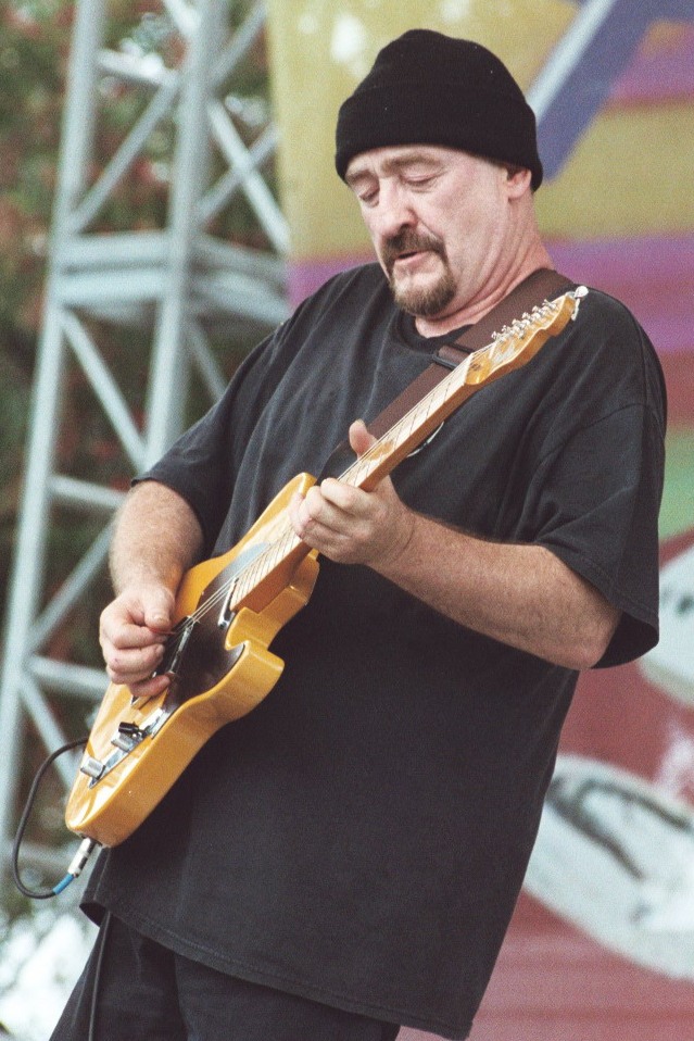 Suri legendaarne kitarrist Dave Mason