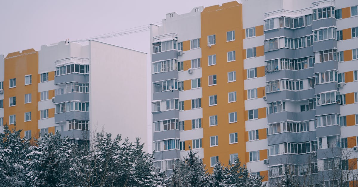 Дрон поразил высотку в Москве близ Кремля