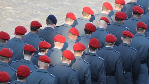 Saksamaa kehtestab väljasõidu piirangud sõjaväe kohustusega meestele