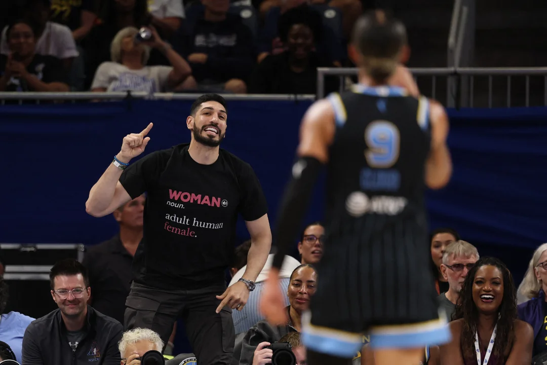 Endine NBA mängija Enes Kanter Freedom eemaldati Chicago spordiareenilt provokatsiooni tõttu